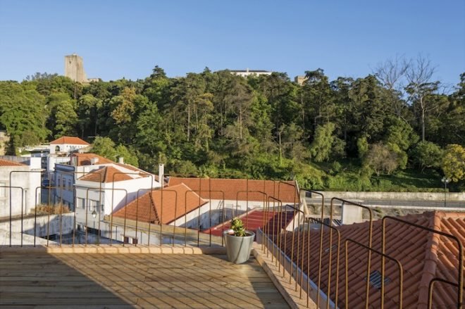 Paratelier, palmela, portugal, Zé House, wooden formwork, concrete casting, ochre pigment, ochre concrete, recycled wood, reclaimed wood, sustainable architecture,