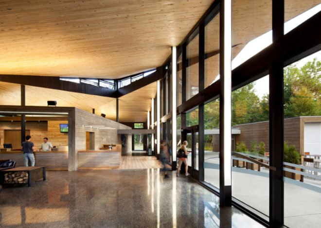 Discovery Centre Québec, Canada, Smith Vigeant Architects, wooden architecture, wooden structure, wood facade, rustic house, lake house, facade design, Canadian architects