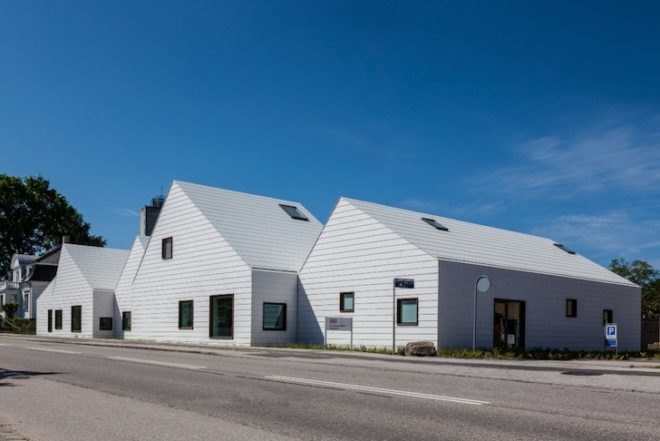 EFFEKT, Livsrum, cancer counseling center, hospital building, denmark, danish architecture, cancer center architecture, wellness buildings, fiber-cement boards, courtyards