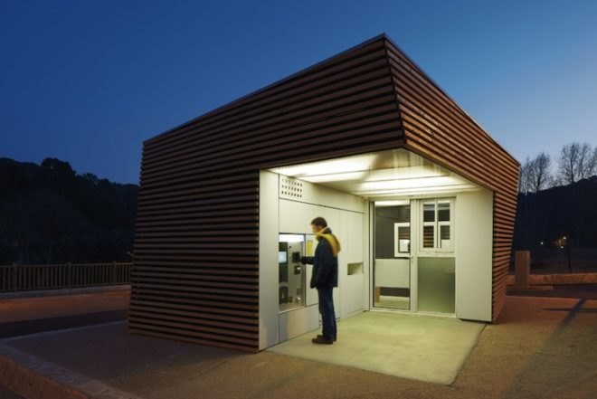 france, Jean-Luc Fugier, bakelised plywood, brise-soleil, cabin, parking attendant pavilion, timber shell, timber hut, polycarbonate alveolar panels,