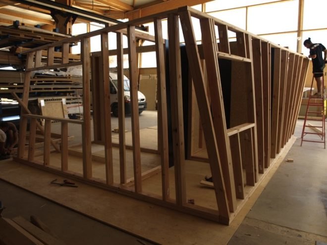 france, Jean-Luc Fugier, bakelised plywood, brise-soleil, cabin, parking attendant pavilion, timber shell, timber hut, polycarbonate alveolar panels,
