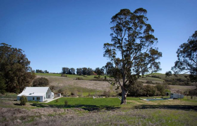 green design, eco design, sustainable design, Turnbill Griffin Haesloop Architects, Leed Platinum Farmhouse, Petaluma California, Hupomone Ranch, photovoltaic panels, passive heating and cooling
