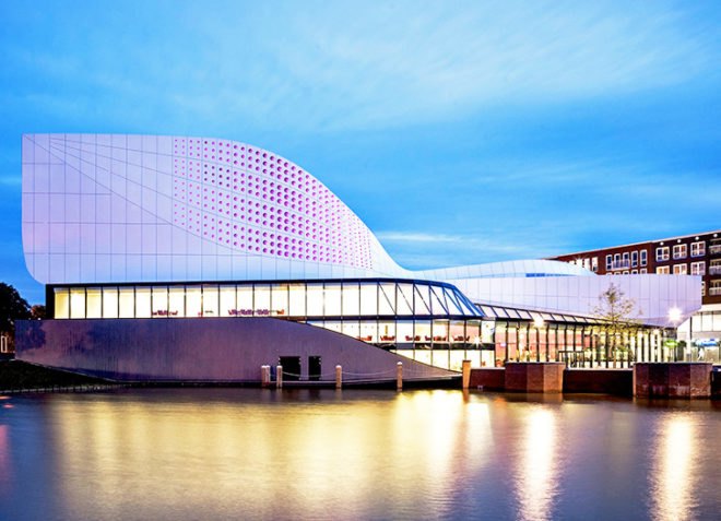 UNStudio, Theatre de Stoep, Spijkeniss, architecture, theater design, theater acoustics, urban design, dutch architecture, LED lighting