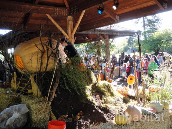 green design, eco design, sustainable design, Ray Villafane, carved pumpkins, New York Botanical Garden, Halloween, Bronx