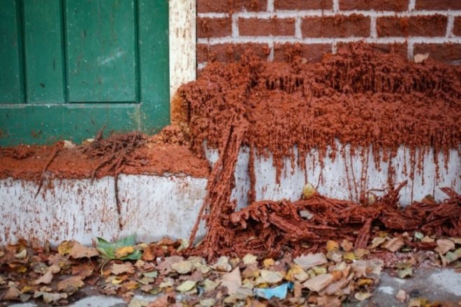 Alex Chinneck, A pound of flesh for 50p, london art, melting house, urban art london, Bankside Merge Festival, paraffin wax bricks, levitating market building,