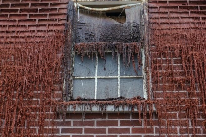 Alex Chinneck, A pound of flesh for 50p, london art, melting house, urban art london, Bankside Merge Festival, paraffin wax bricks, levitating market building,