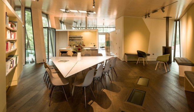 Wilkinson Eyre Architects, treehouse, Maggie's Centre, England, cancer patients, resort, natural materials, natural light, skylights, wooden facade, facade design