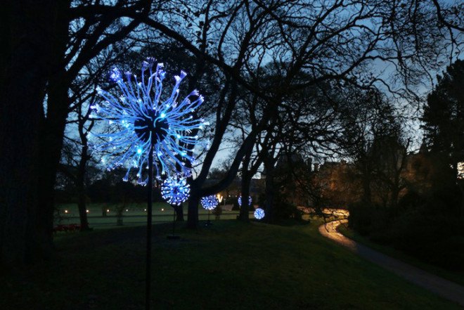 Bruce Munro, Winter Light at Waddesdon, straw bales, Waddesdon Manor House, PET bottles installation, Fiber Optic