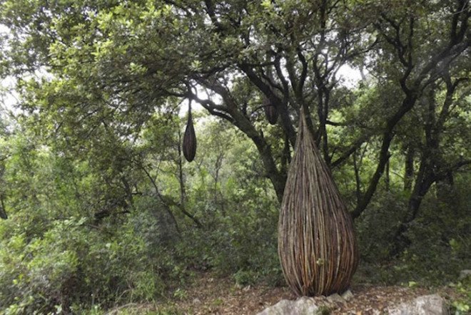 land art, spencer byles, forest sculptures, forest sculptures france, found materials, natural artwork