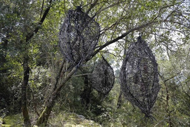 land art, spencer byles, forest sculptures, forest sculptures france, found materials, natural artwork