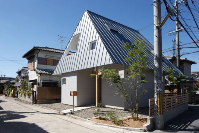 House AA, Mocha Architects, tiny japanese house, overhanging roof, solar shading, sun shading, japan, tiny house, small space living