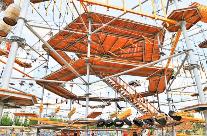 Mount Center, Beach Bar, parkour, Mitte, Berlin, Beach-volley, recycled materials, Beetle car, Trabants, Beach-Mitte, Noah ark, Architecture, Recycled Materials, green sport, Landscape Architecture, Interactive Objects,