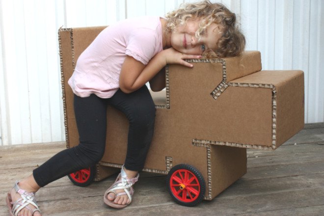 Muki, My Muki, cardboard toy, Indiegogo, recyclable toy, green toy, cardboard, dog, cardboard dog, multifunction furniture, kids furniture, desk, bookshelf, video, chair,