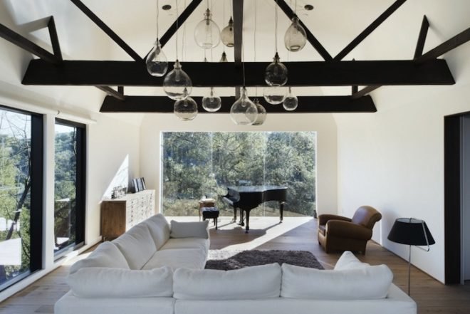 Oak Pass Guesthouse, barn, converted barn, Walker Workshop, fire-resistant timber, timber planks, concert hall, polished concrete, floor to ceiling windows, floor to ceiling glass, natural light, contemporary home, guesthouse, beverley hills, los angeles,