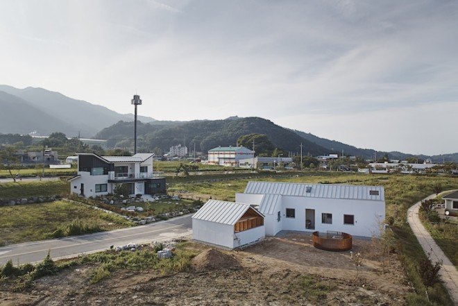 twin peaks house, south korea, mountain-inspired architecture, zigzag roof, apparat-c, children play space, open plan layout, gable roof, high ceilings,