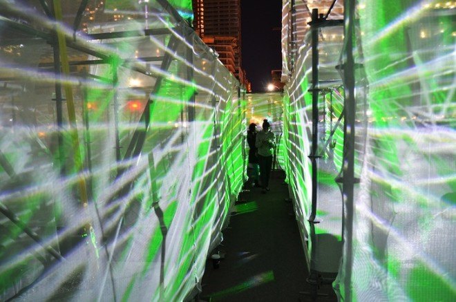 Nuit Blanche, Toronto, Scotiabank, AMAZE, multi sensory, temporary maze, labyrinth, maze, Marcos Zotes, UNSTABLE, light show, shadows, lights, modular system, prefab, scaffolding, fabric, urban space, downtown Toronto
