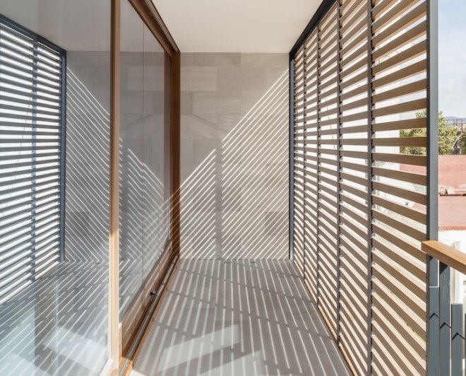 Alventosa Morell Arquitectes, Alventosa Morrell, Barcelona, narrow lot, skinny house, narrow house, maximize natural light, natural light, noise buffer, day-lit home,