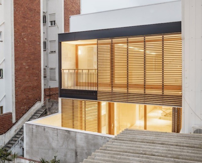 Alventosa Morell Arquitectes, Alventosa Morrell, Barcelona, narrow lot, skinny house, narrow house, maximize natural light, natural light, noise buffer, day-lit home,