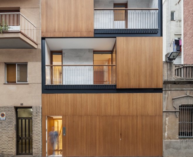 Alventosa Morell Arquitectes, Alventosa Morrell, Barcelona, narrow lot, skinny house, narrow house, maximize natural light, natural light, noise buffer, day-lit home,