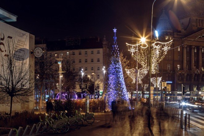 Charity Tree, Hungarian Interchurch Aid, Design Terminal, Hello Wood, Christmas tree, firewood, Budapest, timber installation, wood installation, Hungary, Philips, Philips Hungary,