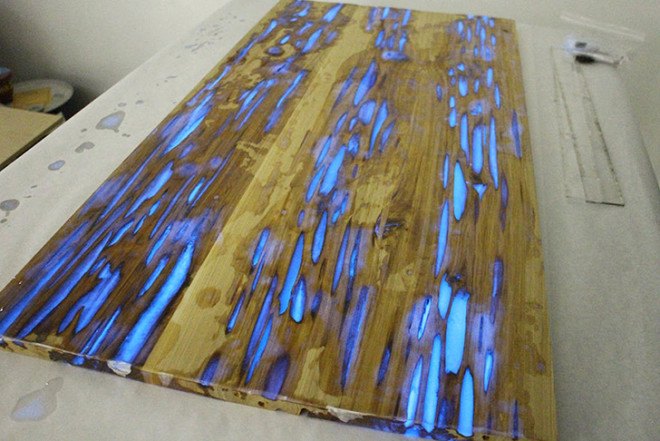 Instructables, Mike Warren, glow-in-the-dark table, DIY table, how-to, rugged wood table, photo luminescent powder, resin mix