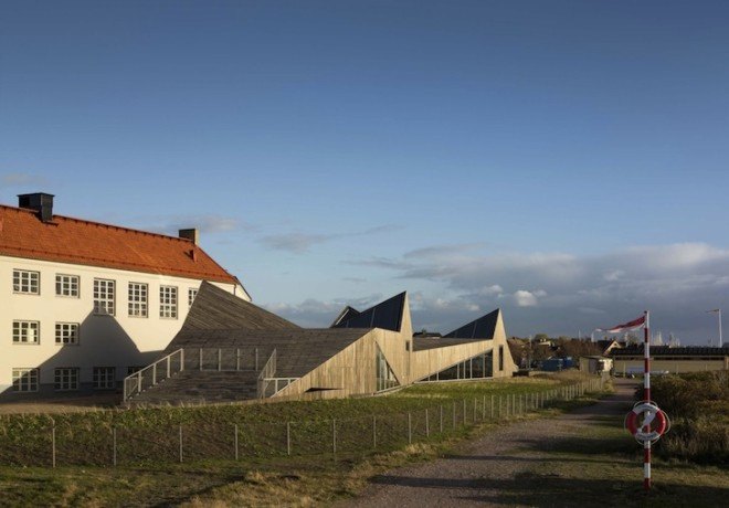 Øresund, Dorte Mandrup Arkitekter, zigzag roofline, Sweden, dune landscape, Råå, Råå Day Care Center, Day Care Center, seaside, timber building, timber clad building, gable roof, kindergarten,
