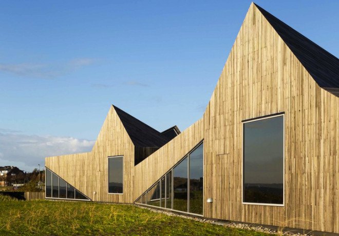 Øresund, Dorte Mandrup Arkitekter, zigzag roofline, Sweden, dune landscape, Råå, Råå Day Care Center, Day Care Center, seaside, timber building, timber clad building, gable roof, kindergarten,