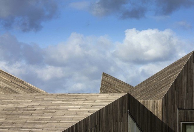 Øresund, Dorte Mandrup Arkitekter, zigzag roofline, Sweden, dune landscape, Råå, Råå Day Care Center, Day Care Center, seaside, timber building, timber clad building, gable roof, kindergarten,