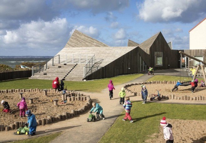 Øresund, Dorte Mandrup Arkitekter, zigzag roofline, Sweden, dune landscape, Råå, Råå Day Care Center, Day Care Center, seaside, timber building, timber clad building, gable roof, kindergarten,
