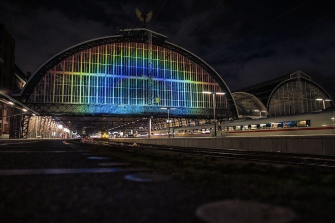 Daan Roosegaarde, Amsterdam Central Station, art installation, liquid crystal technology, projected light, rainbow, UNESCO Year of the Light, Year of the Light, Rainbow Station, Amsterdam,