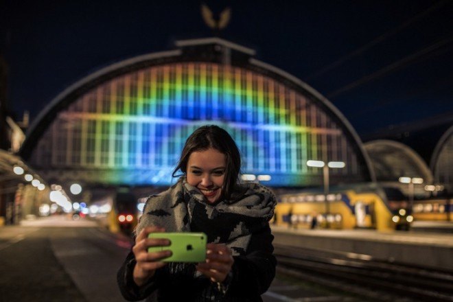 Daan Roosegaarde, Amsterdam Central Station, art installation, liquid crystal technology, projected light, rainbow, UNESCO Year of the Light, Year of the Light, Rainbow Station, Amsterdam,