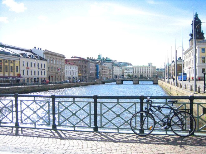 hydrogen fuel, fuel cell technology, hydrogen, vehicles, hydrogen powered car, alternative fuels, fossil fuels, Sweden, PowerCell Sweden, Gothenburg, Hydrogen Sweden, European Commission, refueling,