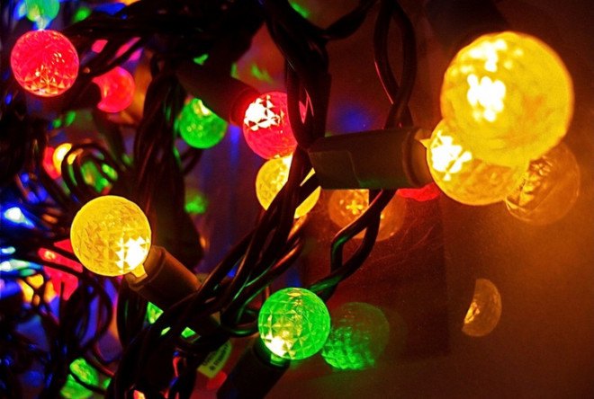 Green Christmas, green holidays, green holiday season, Green christmas ideas, green christmas tree, green gifts, green christmas decorations, saving energy, green christmas lights, eco friendly lighting, green christmas lights, eco friendly christmas lights, regifting, recycling gifts, recycled gift wrap, green gift wrap, green gift ideas, alternative Christmas trees, green candles, eco friendly candles, beeswax candles, green christmas tips, green holiday tips