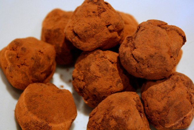 Christmas, cookies, treats, baking, cooking, recipe, DIY, paleo, healthy, honey, coconut, clementine, cacao, truffle, macaroon