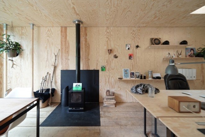 Belgium, workshop, l’escaut, atelier, skylight, natural light, larch, wood workshop, green roof, l’escaut architecture, glass sliding doors, raw concrete, sunken architecture, wooden office, office, tiny office, tiny building, white concrete, prairie grass