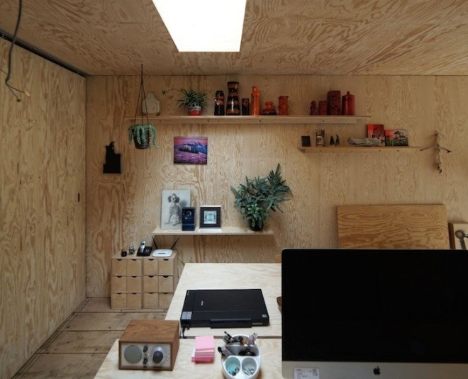 Belgium, workshop, l’escaut, atelier, skylight, natural light, larch, wood workshop, green roof, l’escaut architecture, glass sliding doors, raw concrete, sunken architecture, wooden office, office, tiny office, tiny building, white concrete, prairie grass