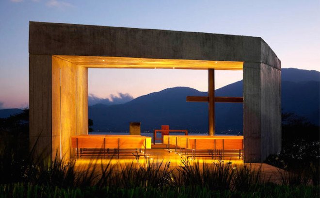 El Salvador, Coatepeque, Capilla Cardedeu, chapel, concrete, concrete chapel, volcanic lake, EMC Arquitectura, minimalist design, I-beams, wooden pews, pews, concrete lectern, contemporary chapel, chapel design, wedge-shaped architecture, cross ventilation