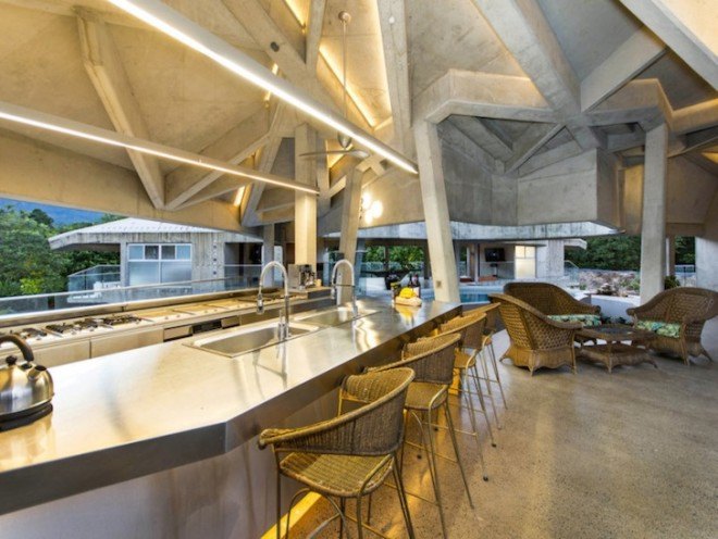 Alkira House, Charles Wright, australian home, stamp house, green architecture, sustainable architecture, green building, sustainable building, 2014 House of the Year, solar-powered house, self-sufficient house