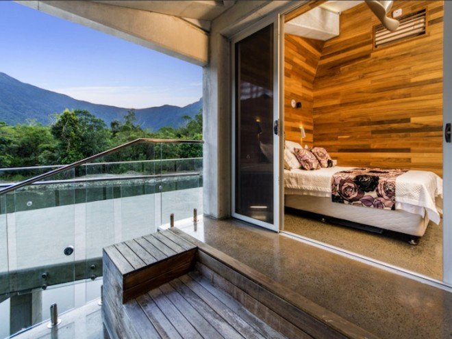Alkira House, Charles Wright, australian home, stamp house, green architecture, sustainable architecture, green building, sustainable building, 2014 House of the Year, solar-powered house, self-sufficient house