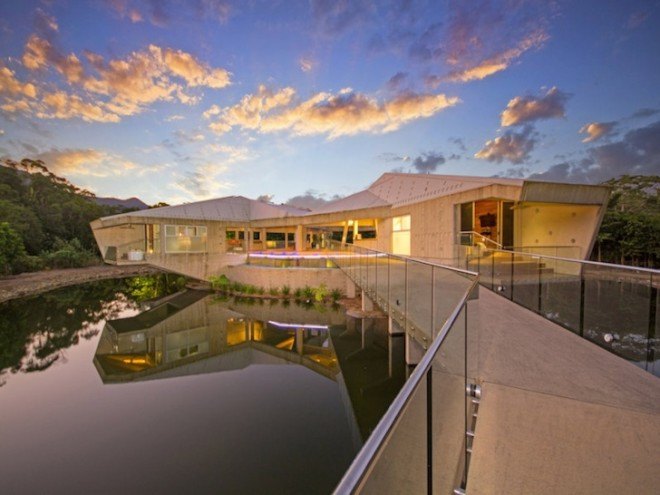 Alkira House, Charles Wright, australian home, stamp house, green architecture, sustainable architecture, green building, sustainable building, 2014 House of the Year, solar-powered house, self-sufficient house