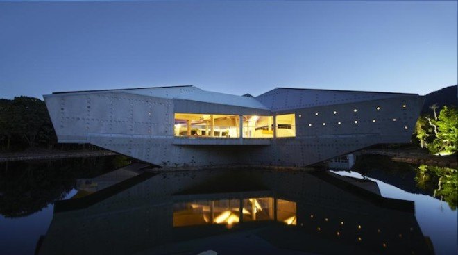Alkira House, Charles Wright, australian home, stamp house, green architecture, sustainable architecture, green building, sustainable building, 2014 House of the Year, solar-powered house, self-sufficient house