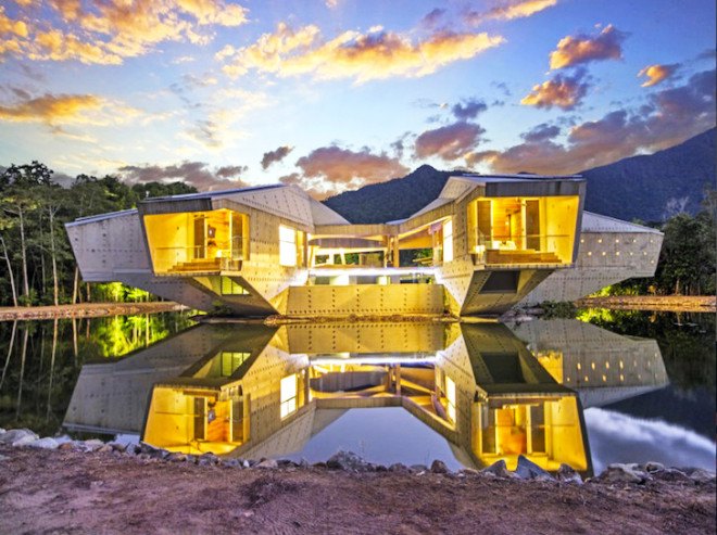 Alkira House, Charles Wright, australian home, stamp house, green architecture, sustainable architecture, green building, sustainable building, 2014 House of the Year, solar-powered house, self-sufficient house