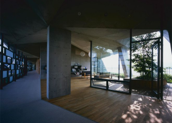 Eco Thon Chapel, chapel, Japan, Japanese architects, concrete architecture, Ryuichi Ashizawa, zigzagging facade, glass facade, artificial pond