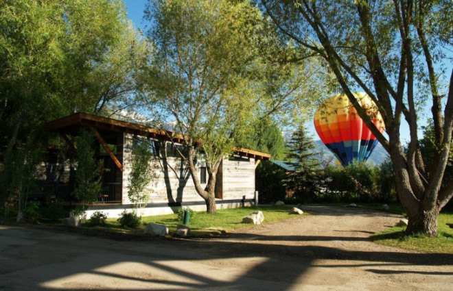 house on wheels, wheely house, tiny house, small cabin, tiny cabin, tiny house living