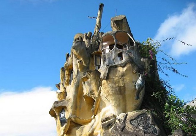 hang nga, hang viet nga, crazy house, crazy treehouse, treehouse hotel, vietnam, dalat, gaudi architecture, eco architecture, green design, eco hotel, eco tourism, weird hotel, spooky hotel, crazy hotel