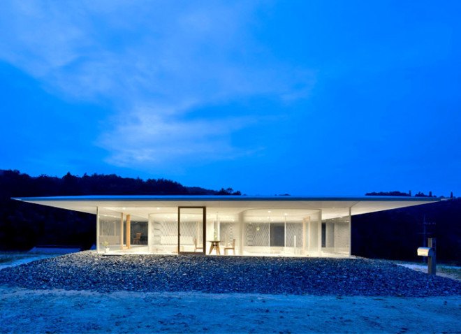 Suppose Design Office, transparent home, Hiroshima Hut, Hiroshima, Japanese arhcitecture, sunken rooms, see-through house, see-through walls