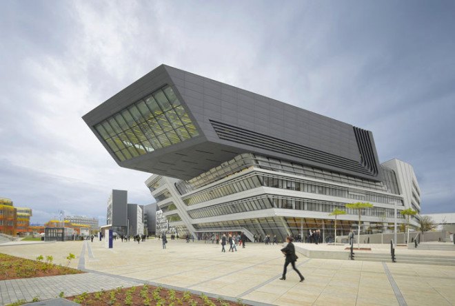 Zaha Hadid, Vienna architecture, building safety, starchitects, Zaha Hadid architecture, concrete facade, facade design, social responsibility, facade safety