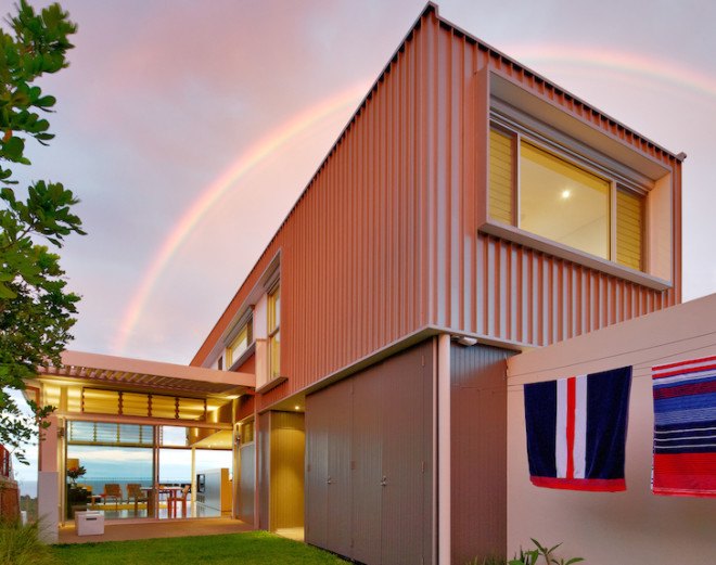 Utz Sanby Architects, Queenscliff House, Sydney, Australia, energy efficiency, energy efficient architecture, energy efficient house, wedge-shape home, cliffside home, natural light, glazing, ocean views, panoramic views, floor to ceiling glazing, thermal efficiency, hydronic under-floor heating, rainwater collection, rainwater tanks