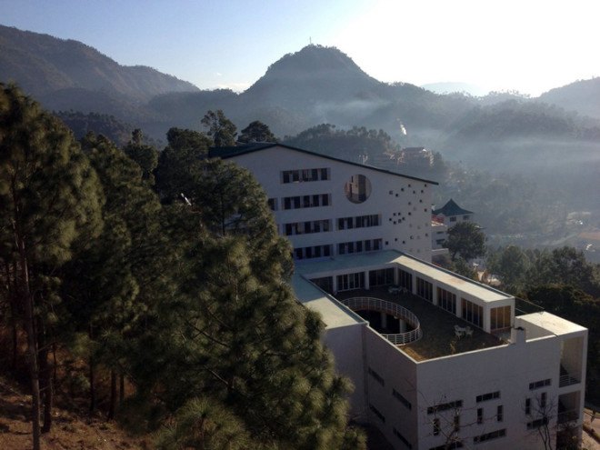 Shoolini University, India, Yogananda library, natural light, concrete, Indian architects, courtyard, library, library design, natural ventilation, climate control system