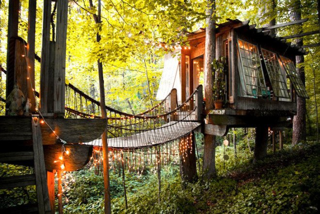 airbnb, micro cabin in NY, Adam Frezza and Terri Chiao, treehouse for rent, IKEA store, Moroccan-inspired Cabin, Sleep in a Beer Barrel, Converted Plane in Amsterdam, KLM, temporary accomodation, room rent